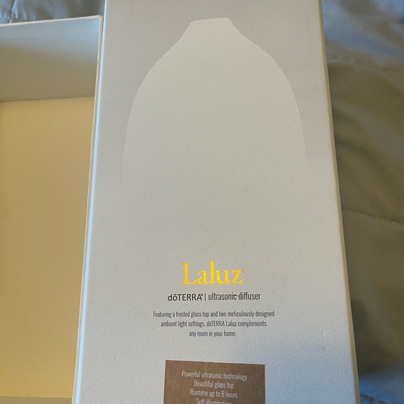 White box - Picture 2 of 3